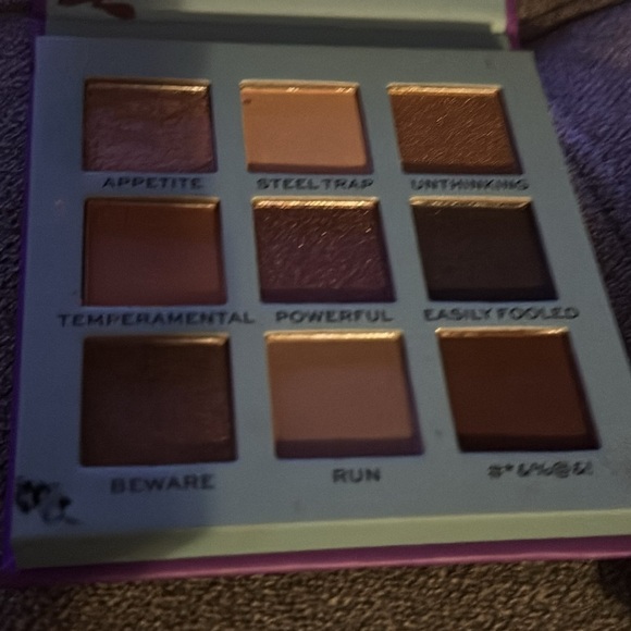 Looney Tunes x Revolution Taz and Tweety Bird Eyeshadow Palettes - Picture 5 of 9